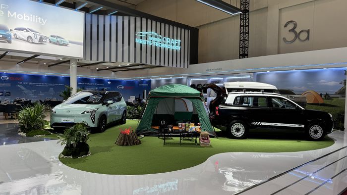 Booth GAC yang menampilkan AION V dengan tampilan adventure