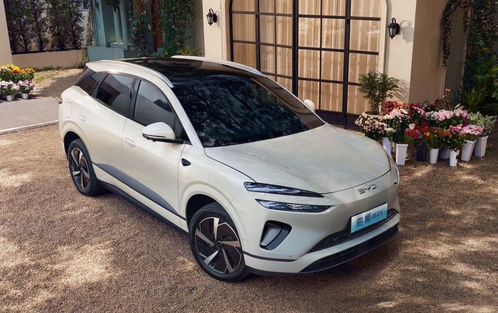 detail tampilan BYD Sealion 06