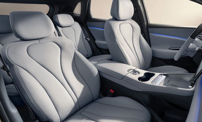 jok baris pertama dan kedua di kabin BYD Sealion 06