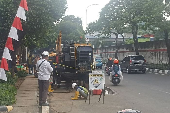 Proyek galian yang juga menjadi faktor penyebab kemacetan di Jalan TB Simatupang, Jakarta Selatan