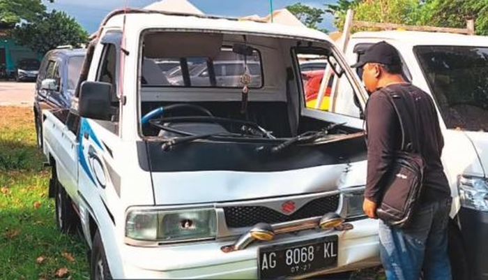 Suzuki Carry pikap yang menabrak anggota Polisi Satlantas Polres Blitar, Aipda M Zainun di jalan raya desa Duren, Talun, kabupaten Blitar