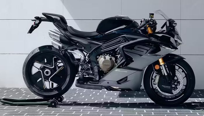 detail tampilan CFMoto 750 SR-S