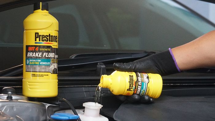 Henry Sada, Direktur Utama PT Autochem Industry (AI) pun mengenalkan produk minyak rem Prestone