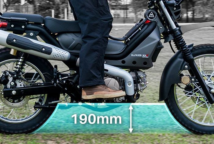 punya ground clearance tinggi untuk memaksimalkan kemampuan off-road