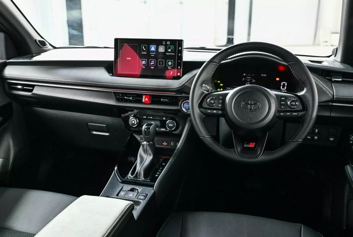 tampilan dasbor Toyota Yaris Ativ HEV GR Sport