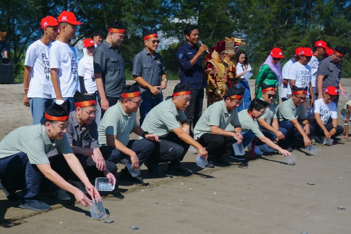 Pelepasan tukik ke pantai