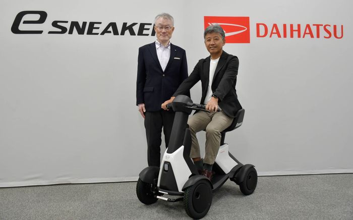 Daihatsu e-Sneaker bersama Presiden baru Daihatsu, Masahiro Inoue.