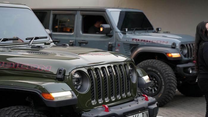Jeep Wrangler 4-Door Rubicon yang meluncur di Surabaya