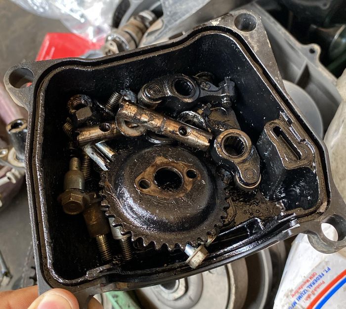 Dalaman mesin Honda Vario berubbah jadi gelap gulita 