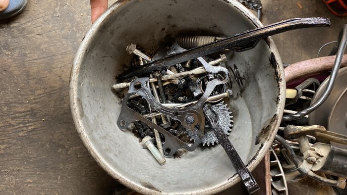 Isian mesin Honda Vario 125 lainnya juga ikutan berubah jadi gelap gulita 