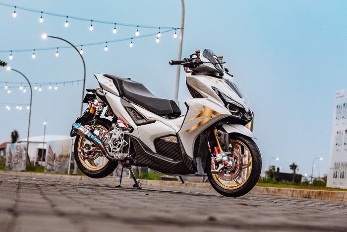 Modifikasi Yamaha Aerox Alpha bertema Cyber Futuristic Ala Gundam milik Giobvani Felly