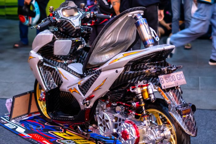 Yamaha Aerox Alpha bertema Cyber Futuristic Ala Gundam milik Giovani Felly yang juara modifikasi di Gathering Team Aerox 2025