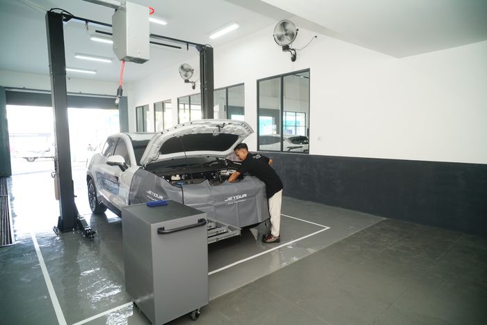 Jetour resmi membuka showroom pertamanya di Kalimantan, tepatnya di Jalan Arteri Supadio, Sungai Raya, Kabupaten Kubu Raya.