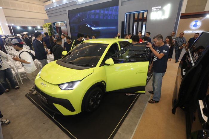 BYD Indonesia melanjutkan partisipasinya di GIIAS Surabaya 2025 yang digelar pada 27 Agustus &ndash; 31 September 2025 di Grand City Convex, Surabaya, Jawa Timur.