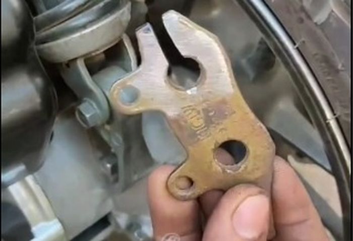 alat buat buka gardan Honda ADV 150 karya Ahmad Saiful/@buka.baut