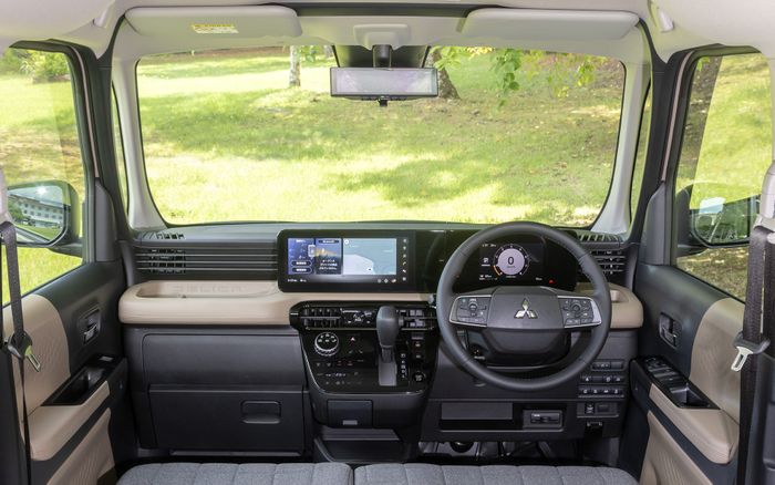 Interior Mitsubishi Delica Mini terbaru.