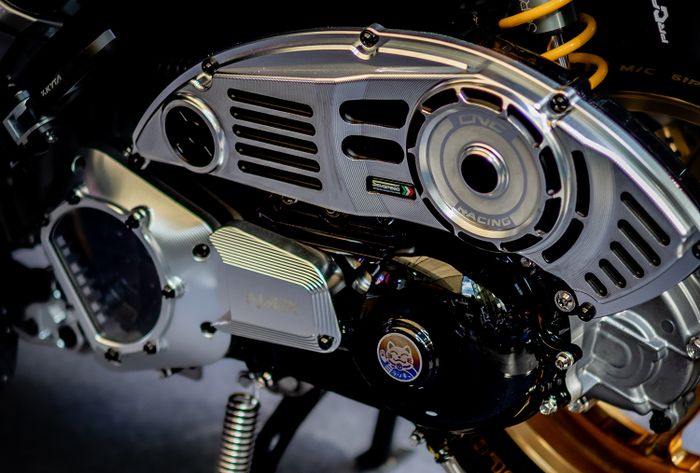 Cover CVT Semspeed finishing CNC cocok dengan konsep robot di motor ini.