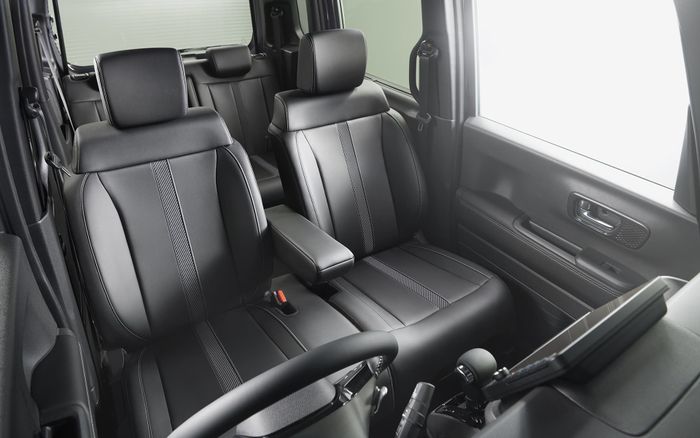 Kabin Honda N-BOX Custom tidak kalah premium dengan Step WGN.