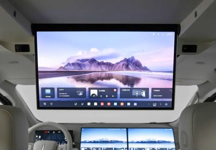 monitor atap untuk hiburan penumpang belakang di kabin Wey Gaoshan 7