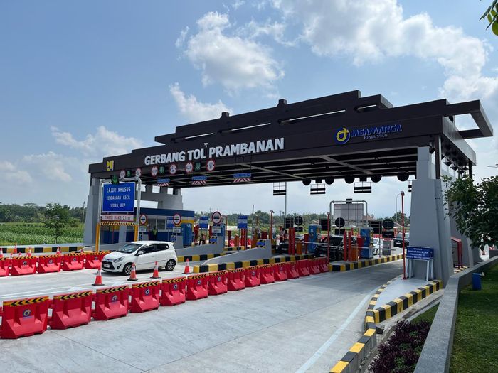 Gerbang tol Prambanan ruas Klaten-Prambanan