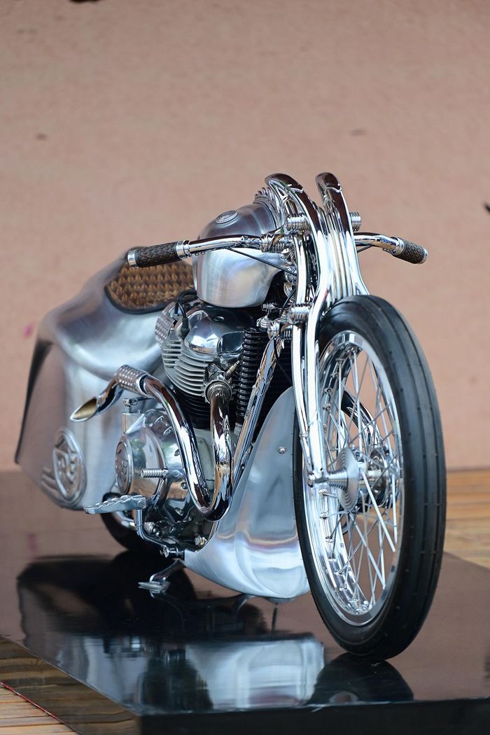 Motor kustom Royal Enfield Phoenix garapan bengkel AMS Garage