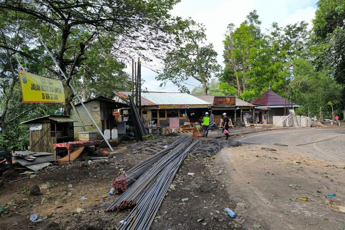 Titik lokasi bekas longsoran di Km 235+600 atau yang dikenal Khokap Jalur Gumitir Jember, Jawa Timur