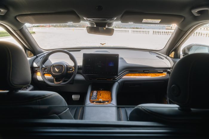 Lac Hong 900 LX ini mampu menahan 440 tembakan peluru.