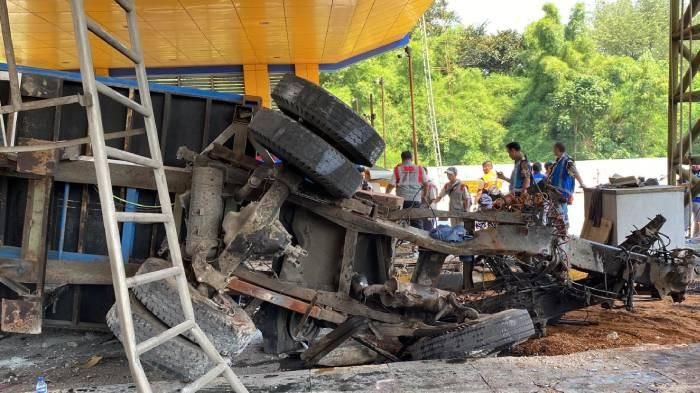Truk yang terlibat kecelakaan di GT Ciawi 2 Bogor