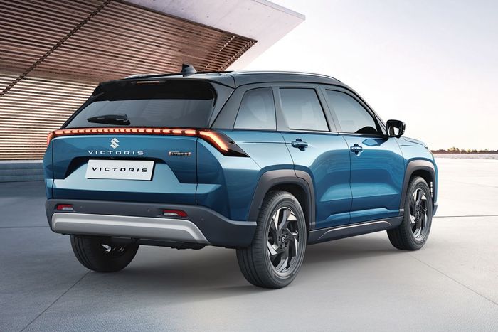 bagian belakang Suzuki Victoris