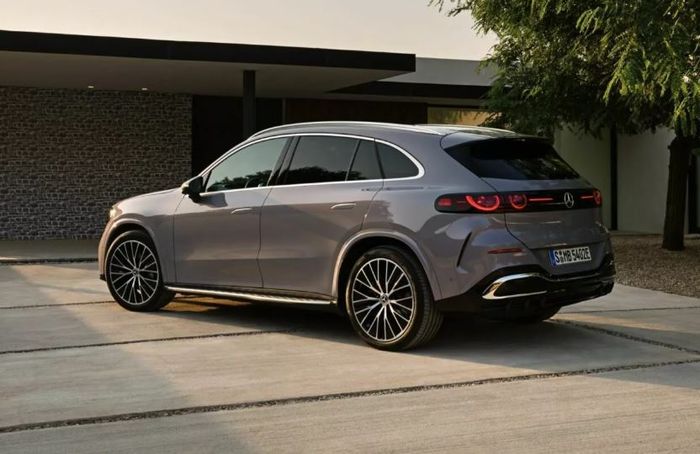 detail tampilan Mercedes-Benz GLC with EQ Technology