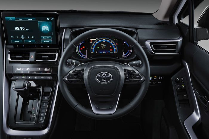 Layar monitor baru di Innova Zenix 2025