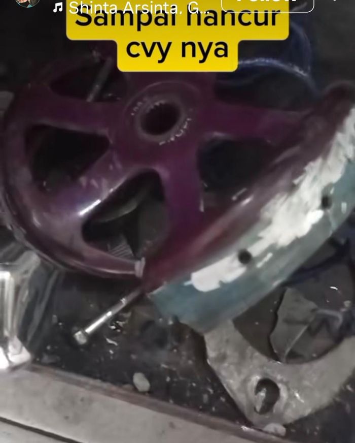 Komponen CVT seperti mangkok kampas ganda hancur