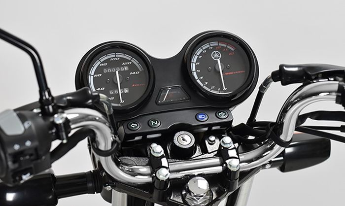 Desain panel instrumen sangat jadul di tahun 2025