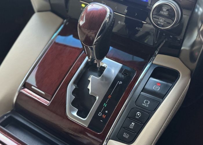 Toyota Alphard Bekas Tipe G 2015