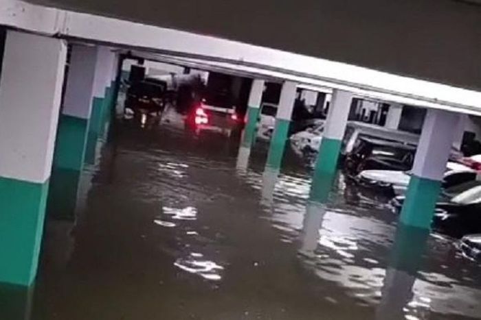 Kondisi basement di kantor pemerintahan kabupaten Badung, Bali yang berisi puluhan mobil dinas terendam banjir, (10/9/25)