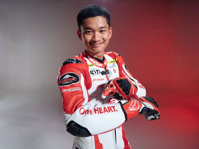 Empat pebalap muda Indonesia lulusan Astra Honda Racing School (AHRS) mencetak sejarah di Misano World Circuit Marco Simoncelli,