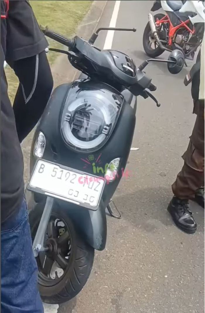 Honda Scoopy yang terlibat kecelakaan dengan Kawasaki Ninja ZX-25R di kawasan Wisata Cibubur, kabupaten Bogor, Jawa Barat