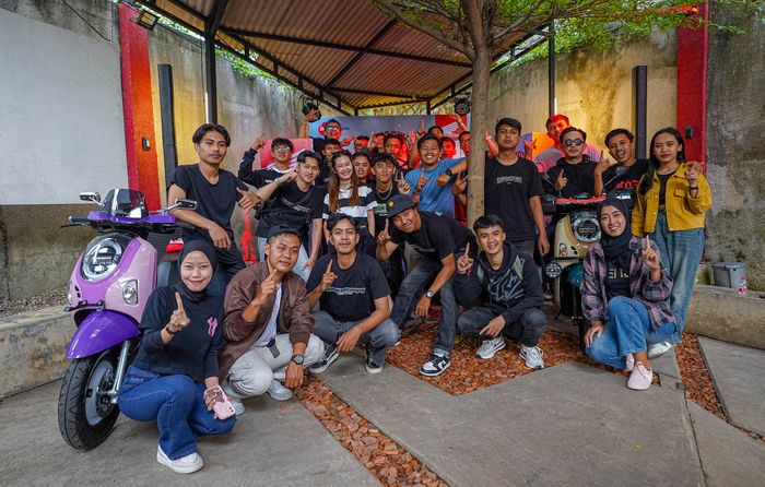 Rangga Purwana, influencer asal Bandung yang berbagi inspirasi seputar sejarah, budaya, serta tren gaya hidup dalam acara Scoopy Coffee Rave 2025