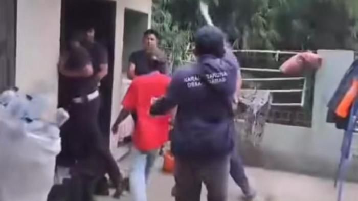 Anggota Dishub kabupaten Bogor kocar-kacir dilabrak warga emosi lihat kemacetan dan truk tambang melintas langgar jam operasional