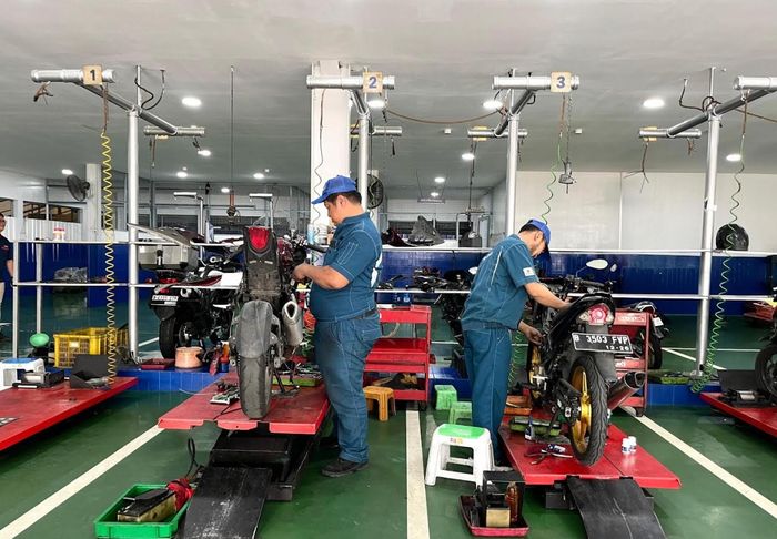 Ada fasilitas bengkel resmi dengan mekanik tersertifikasi