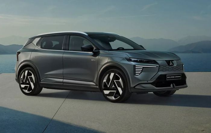 walaupun berbagi platform dengan Renault, Mitsubishi Eclipse Cross EV masih mempertahankan bahasa desain Dynamic Shield