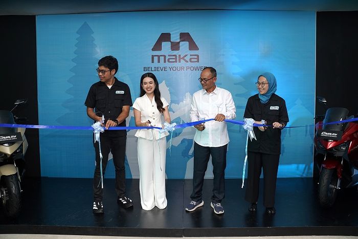 Potong pita pembukaan dealer baru MAKA Motors di pulau Bali, (18/9/25)