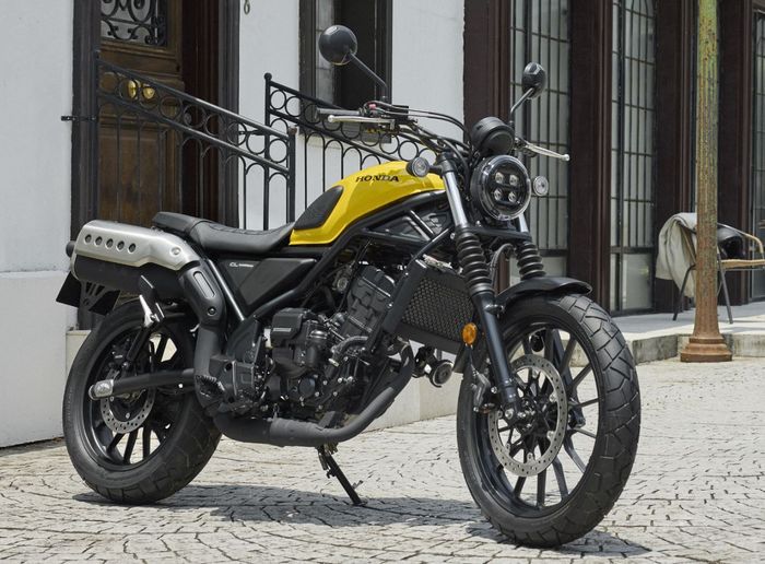 detail tampilan Honda CL250 E-Clutch, kental dengan nuansa neo retro