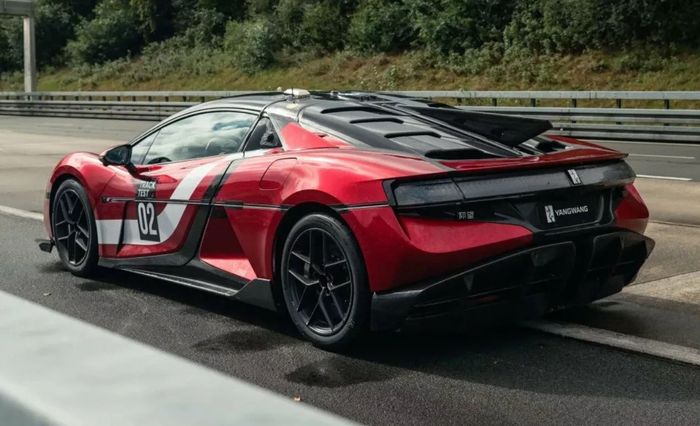 YangWang U9 Xtreme dibekali empat motor listrik yang menghasilkan total tenaga setara 2.978 dk