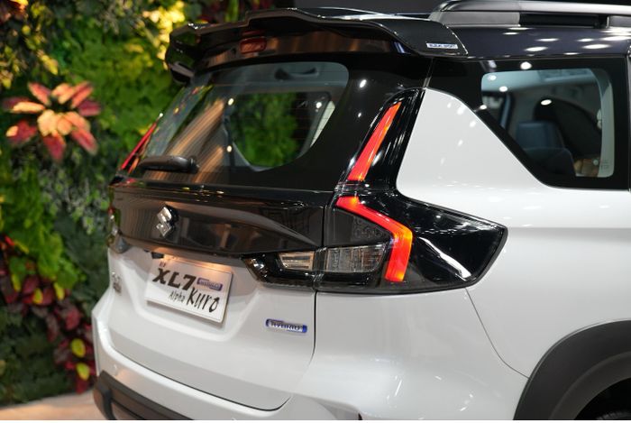 Suzuki New XL7 Hybrid Alpha Kuro 