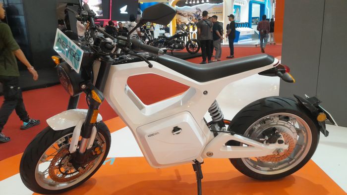 Salah satu yang menarik perhatian adalah Kupprum, produsen sepeda motor listrik yang tengah naik daun, yang ini menghadirkan jajaran inovasi terbaru.