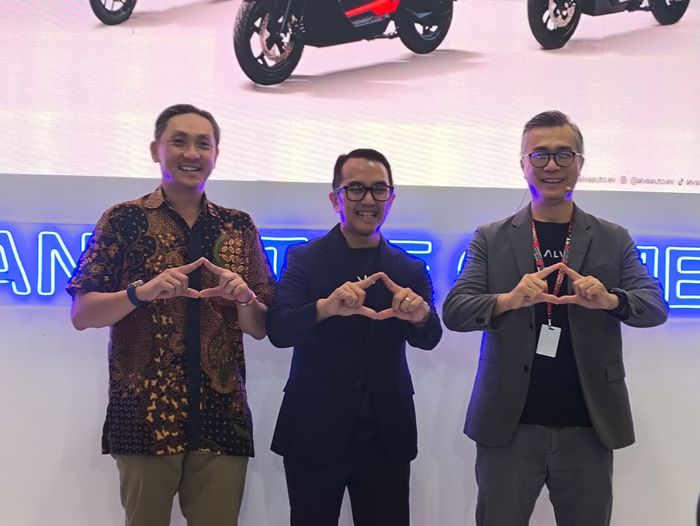 Purbaja Pantja, Chief Executive Officer ALVA (Kanan), cerita perjalanan ALVA di Indonesia selama tiga tahun terakhir