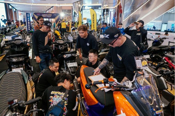 Proses penjurian CUSTOMAXi 2025 di Semarang 