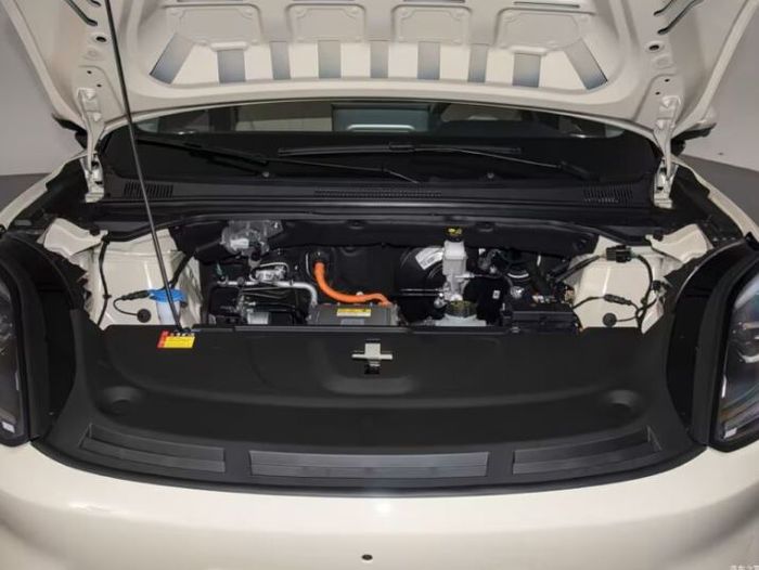 Wuling Binguo S ditenagai oleh motor listrik berdaya 75 kW dan torsi 180 Nm