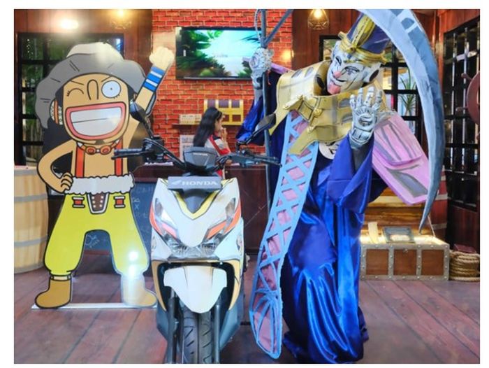 Booth AHM juga mengajak pengunjung ikut serta dalam permainan tebak jurus karakter One Piece. 